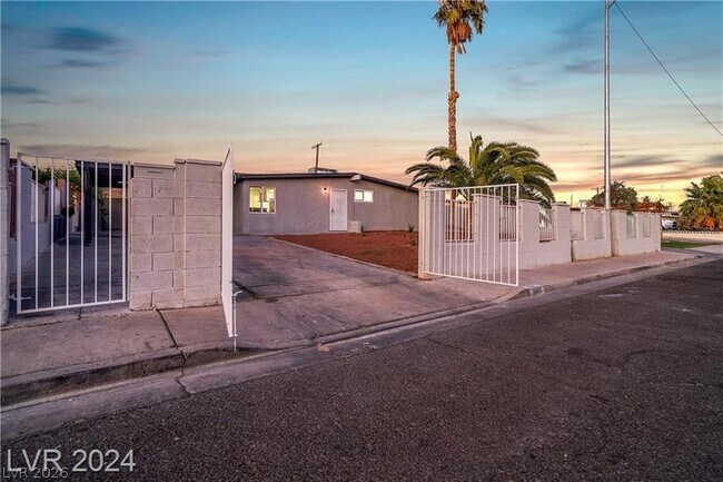 Building Photo - 1660 Capistrano Ave