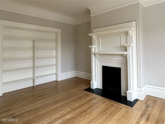 Building Photo - TOP FLOOR FLAT|SPACIOUS AND SUNNY|CALTRAIN...