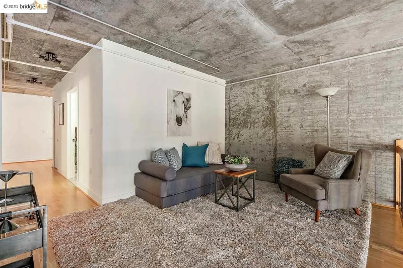 Building Photo - 311 Oak St