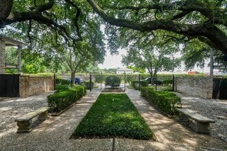 Building Photo - 7900 Westheimer Rd