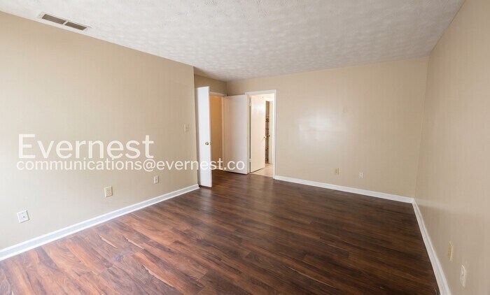 Building Photo - 3575 Oakvale Rd