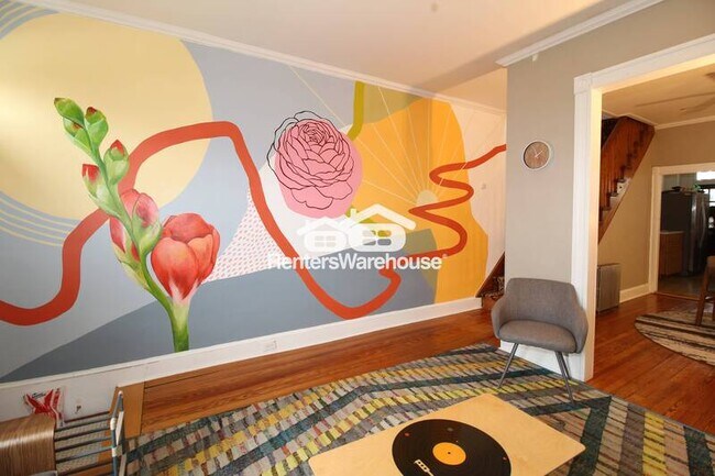 Primary Photo - 305 W 31st St