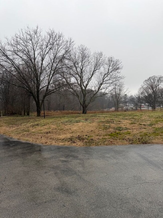 Building Photo - Maryville City  37801 - 3 bedroom, 2.5 bath home - Contact Debra Johnson (865) 591-8281