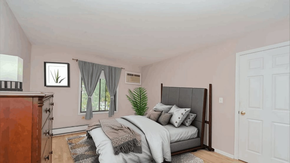 Building Photo - 239 W Court of Shorewood