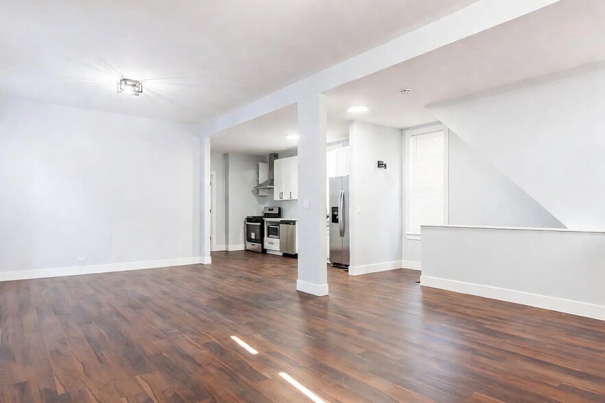 Building Photo - 932 N Richmond St