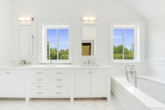 Building Photo - 571 Pauls Ln