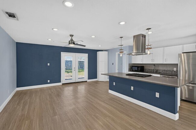 Building Photo - 8602 Colonial Dr