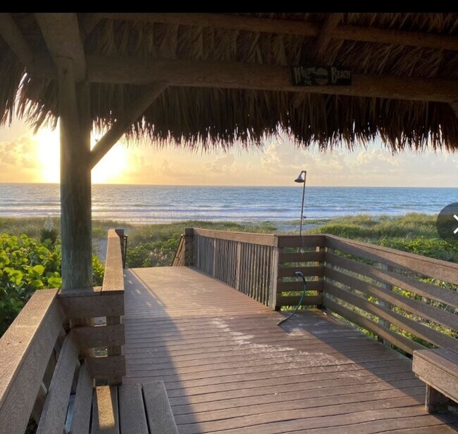 Building Photo - Make this your winter getaway!