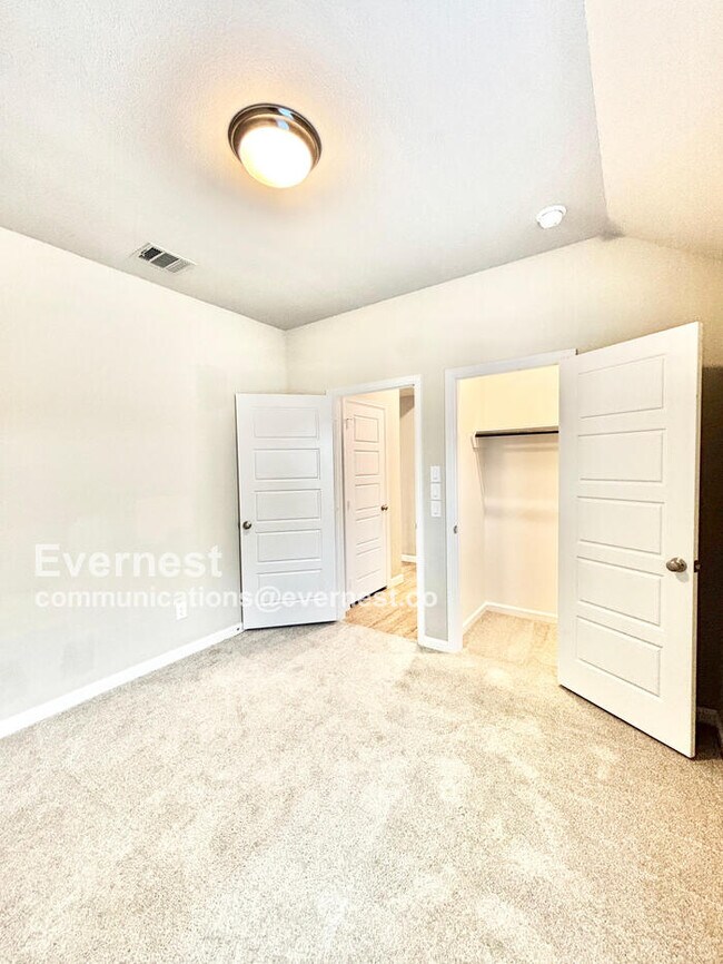 Building Photo - 2412 Bathwick Ln