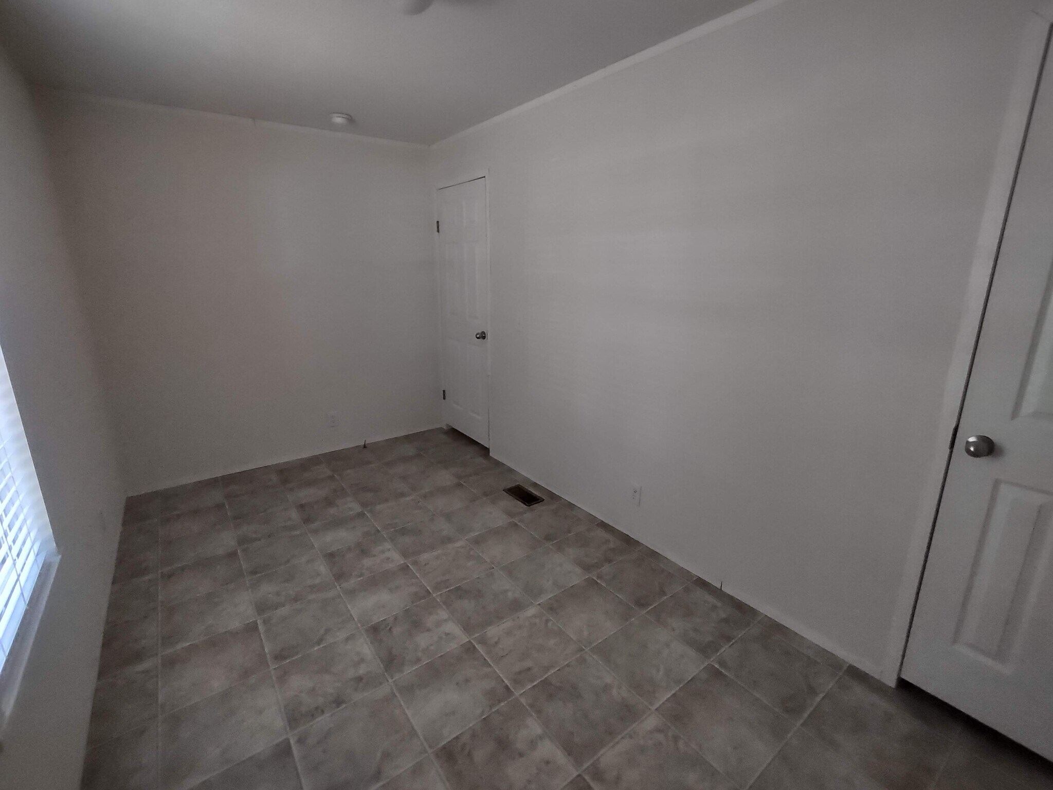 Building Photo - 2304 Wellington Green Dr