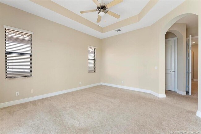 Building Photo - 569 SE Fascino Cir