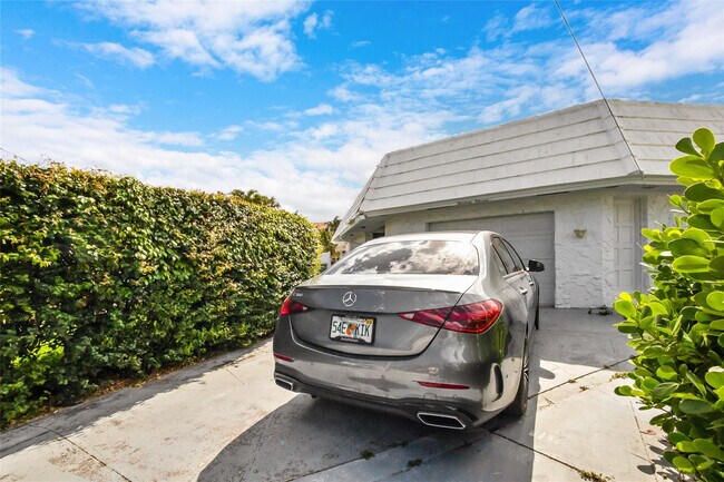 Building Photo - 1311 NE 27th Way