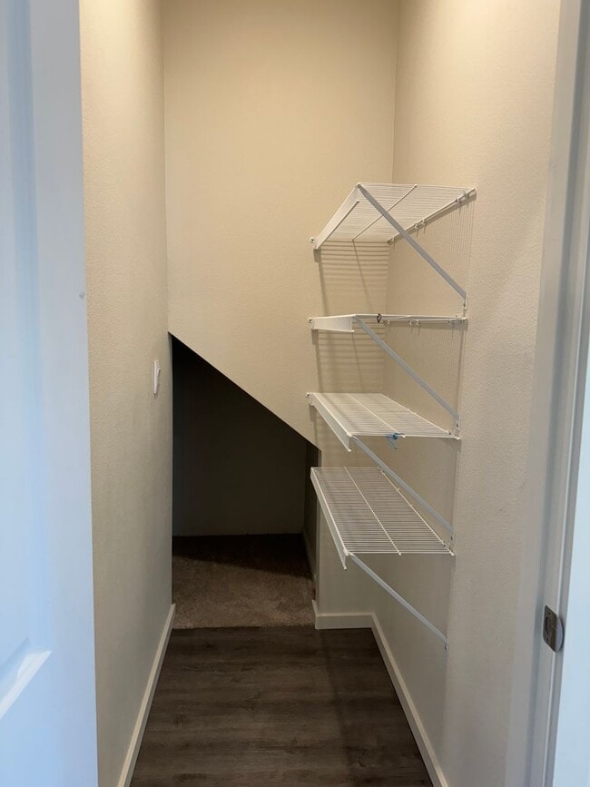 Building Photo - 4 bedroom 2.5 bathrooms in the beautiful M...
