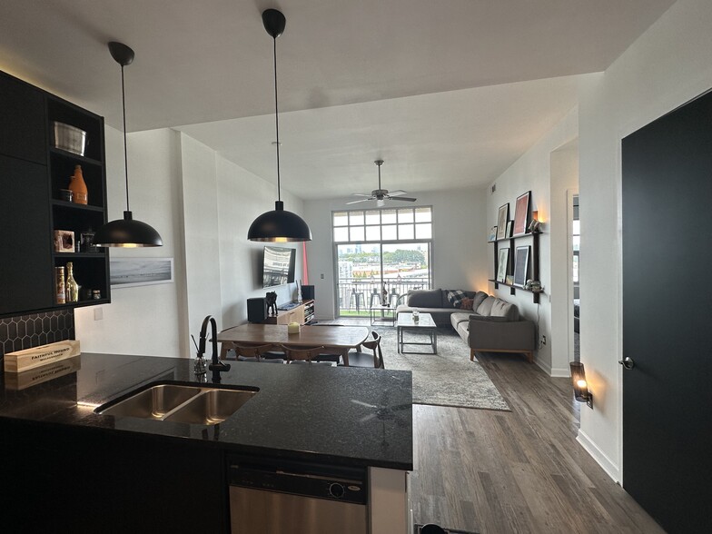 Building Photo - 711 Cosmopolitan Dr NE