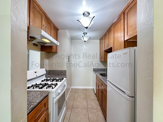 Building Photo - 2040 Sierra Rd