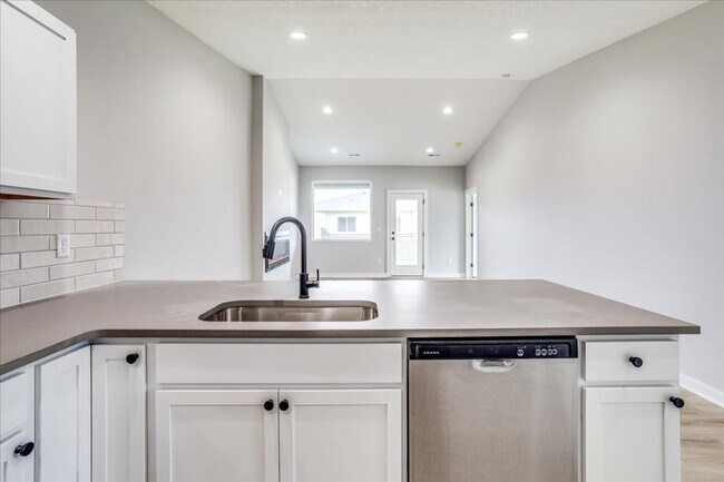 Building Photo - Cypress Glenn Oliver