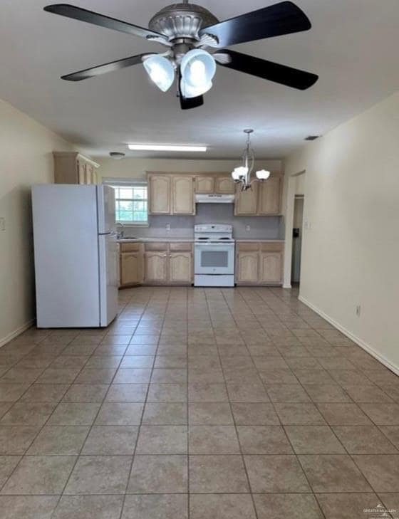 Building Photo - 1521 Oasis Dr