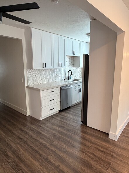 Building Photo - 2750 S 2000 E