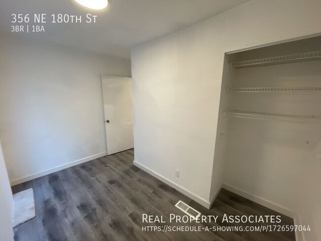 Building Photo - 356 NE 180th St