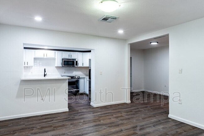 Building Photo - 3402 W Van Buren Dr