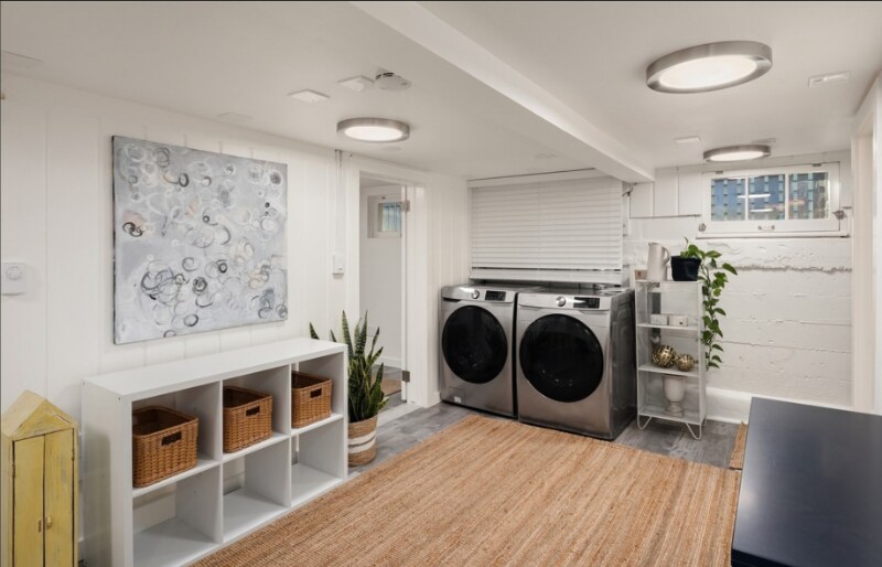 Building Photo - 4258 33rd Ave W