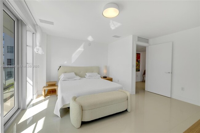 Building Photo - 3739 Collins Ave