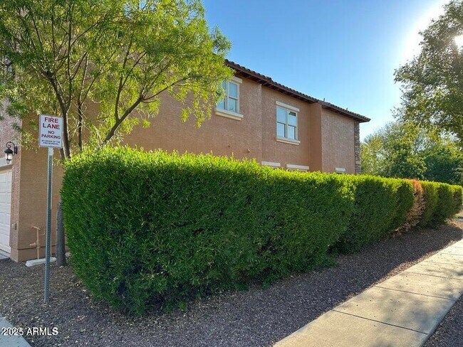 Building Photo - 988 S Reber Ave