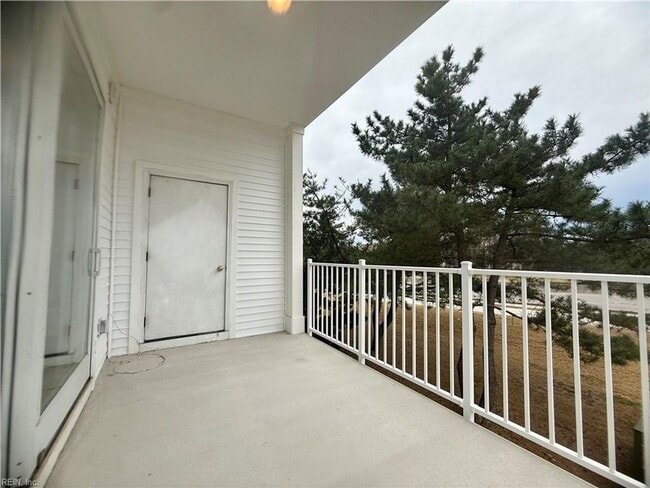 Building Photo - Coastal Comfort: Spacious 2-Bedroom Condo Retreat in Virginia Beach