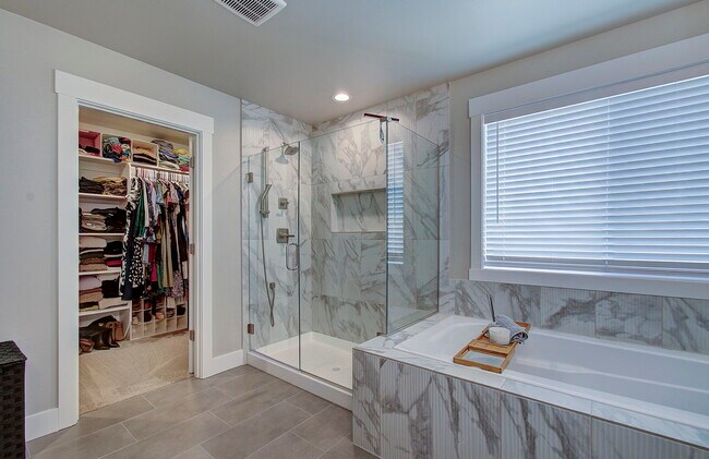 Building Photo - 17606 NW 7th Ave