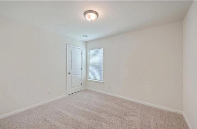 Building Photo - 510 Lateleaf Dr