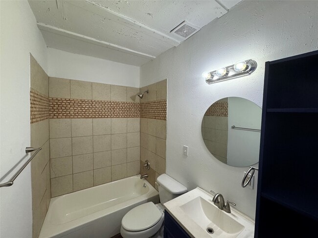 Building Photo - 1504 Luzon St
