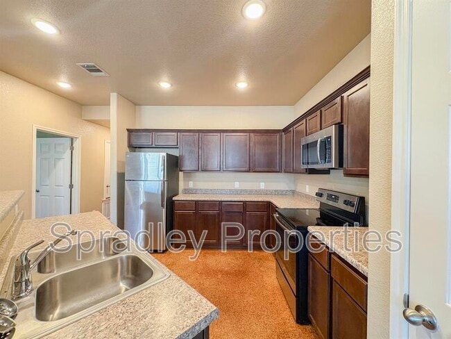 Building Photo - 1559 Kal Ct