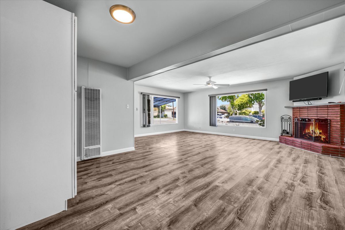 Building Photo - 221 Avocado St