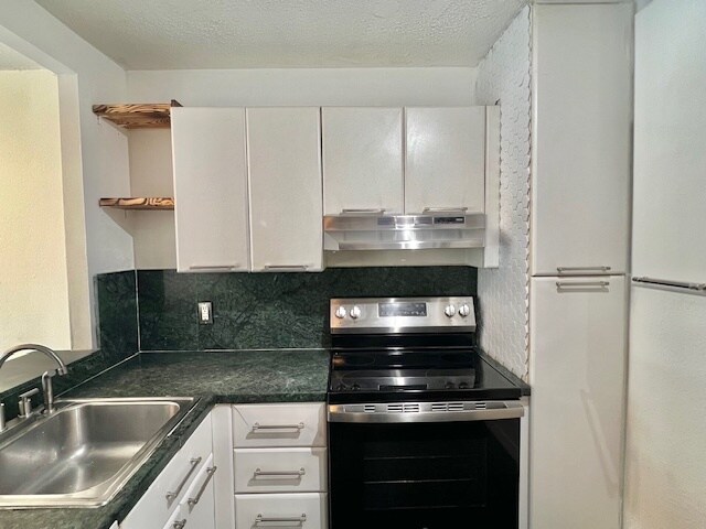 Building Photo - 2016 Bay Dr