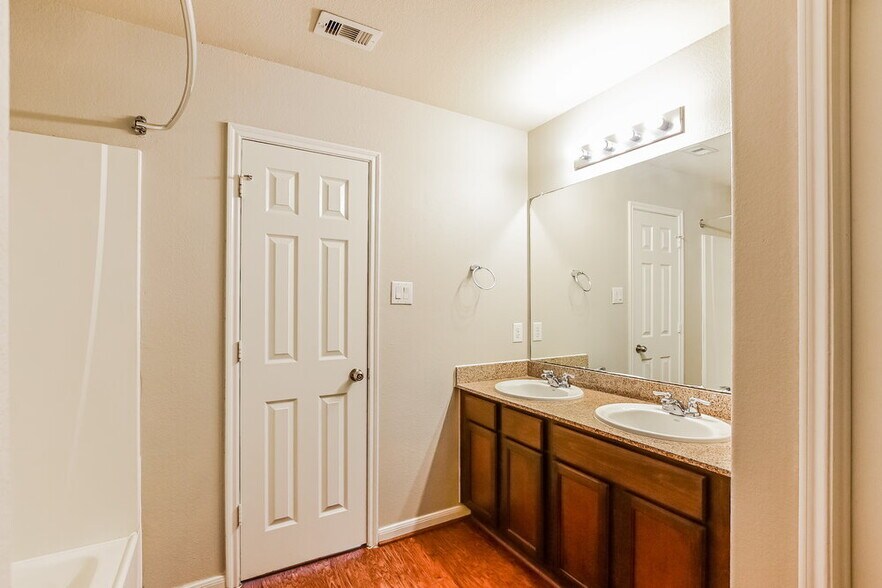Building Photo - 3351 Allington Ct