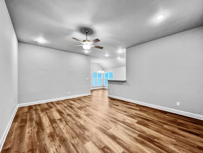 Building Photo - Cute open floor plan 3- bedroom, 2- bathroom home