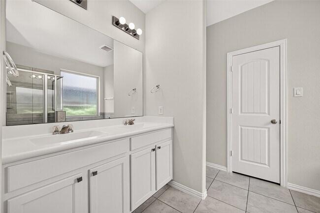 Building Photo - 20223 Highfield Park Dr