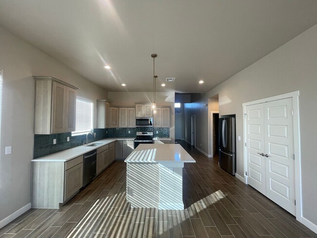 Building Photo - Beautiful Newly Constructed Home **Move In...