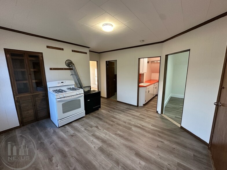 Building Photo - 73 Esther St