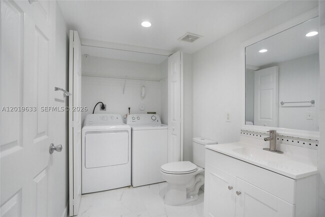 Building Photo - 2941 NE 185th St