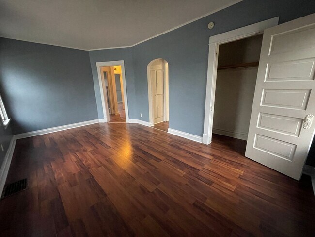 Building Photo - 802-806 Cedar