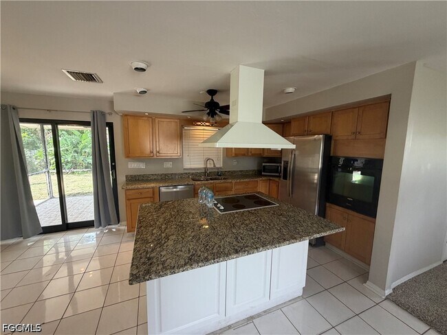 Building Photo - 18540 Tampa Rd