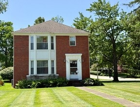 Building Photo - 457/459 Overlook Road