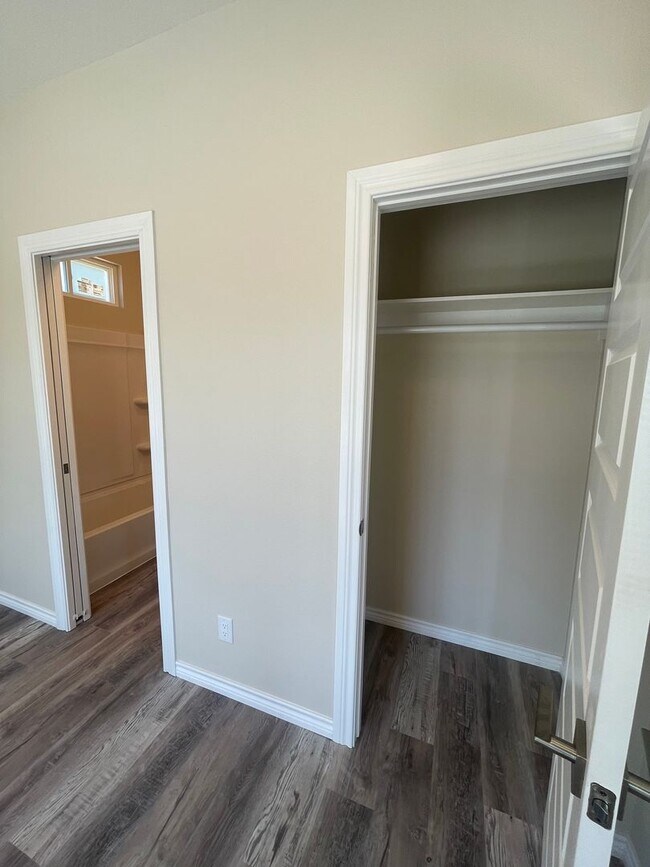 Building Photo - NEW ON MARKET