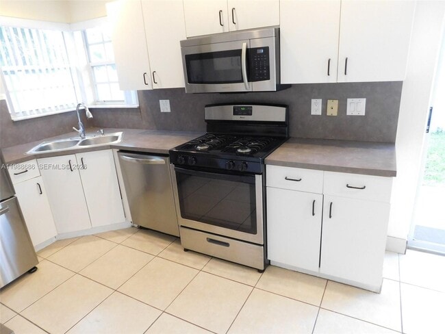 Building Photo - 13439 NW 5th Ct