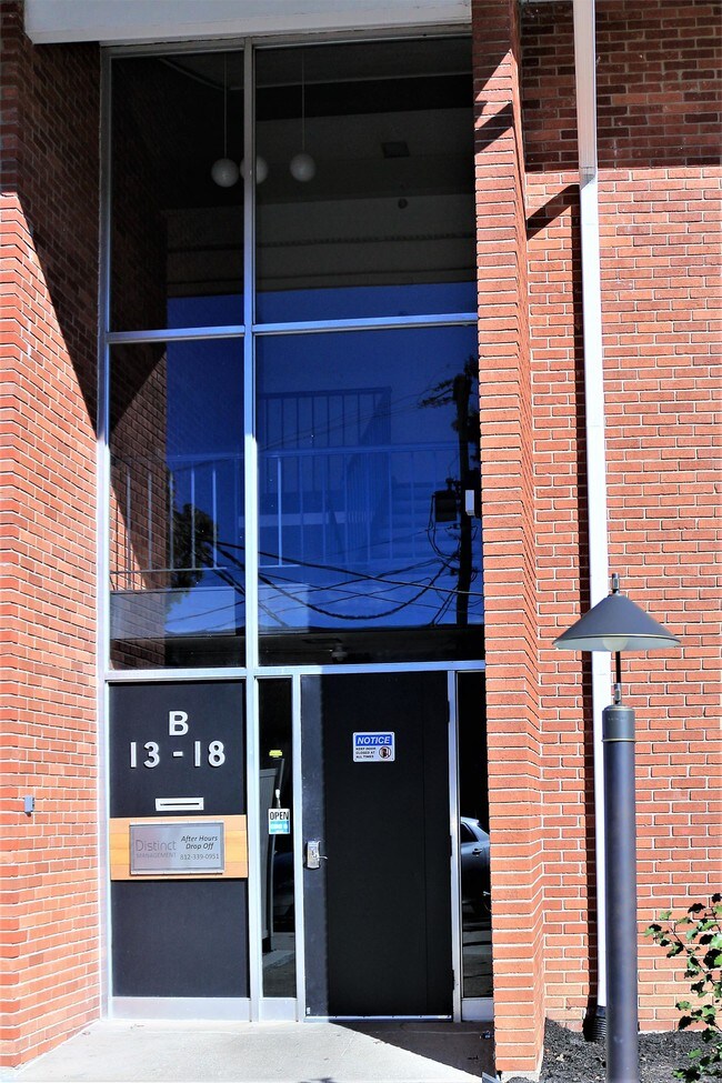 Building Photo - 120 Kingston Dr S