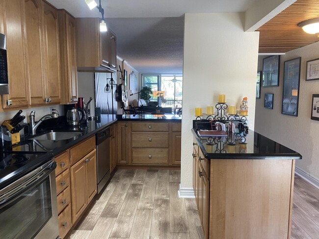 Building Photo - 3 Royal Palm Way