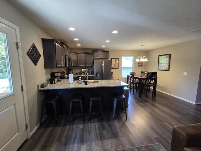Building Photo - 5859 Geranium Ln
