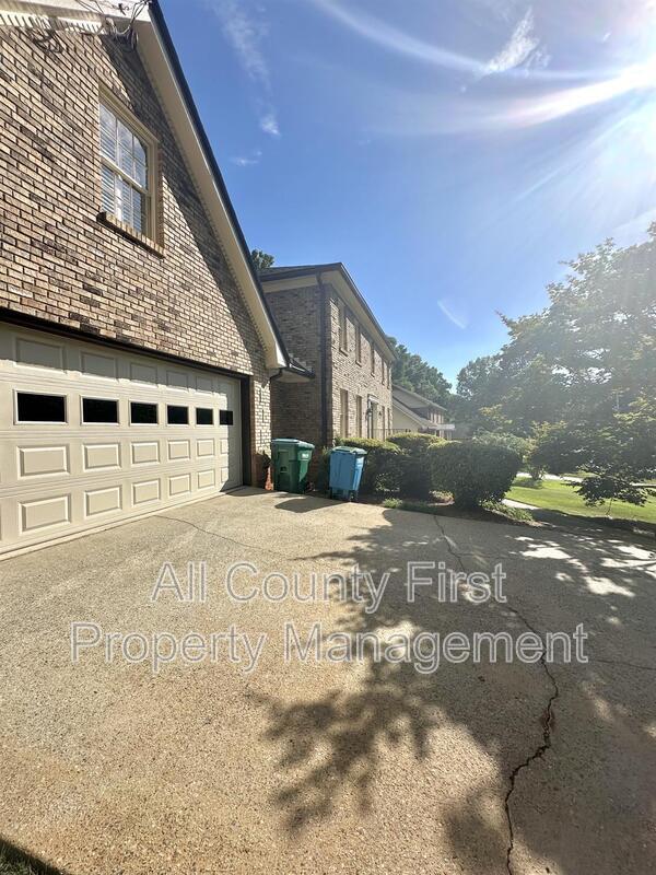 Building Photo - 5621 Shadow View Dr SW
