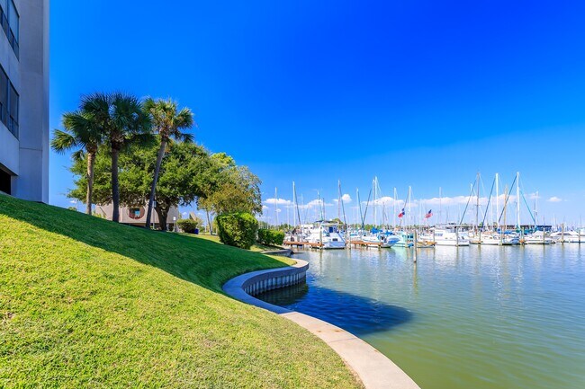 Building Photo - 1302 Marina Bay Dr